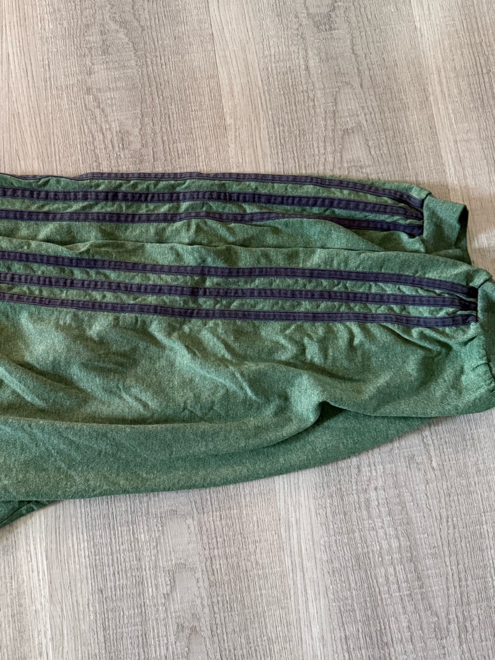 Vintage 1990s Adidas Men’s Heather Green Crewneck Sweatshirt with Logo soft rare - Picture 6 of 6